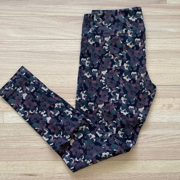 NWOT Aritzia Talula Leggings - Floral Print - Picture 1 of 4